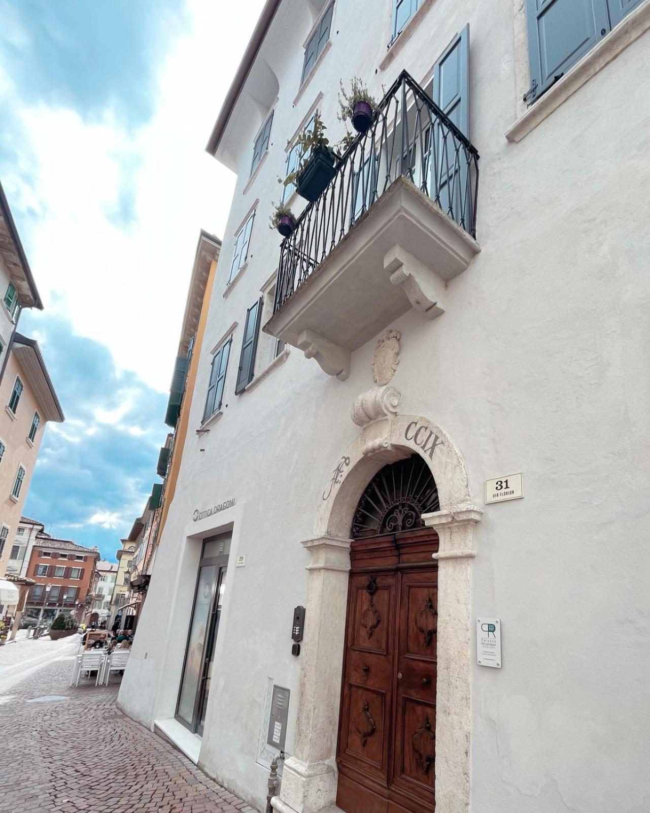 Апартаменты Palazzo Riccamboni Рива-дель-Гарда Экстерьер фото